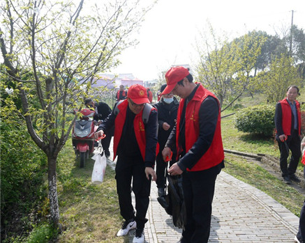 雷锋精神驻工行 志愿服务在行动|工商银行马鞍山分行开展环境保护志愿