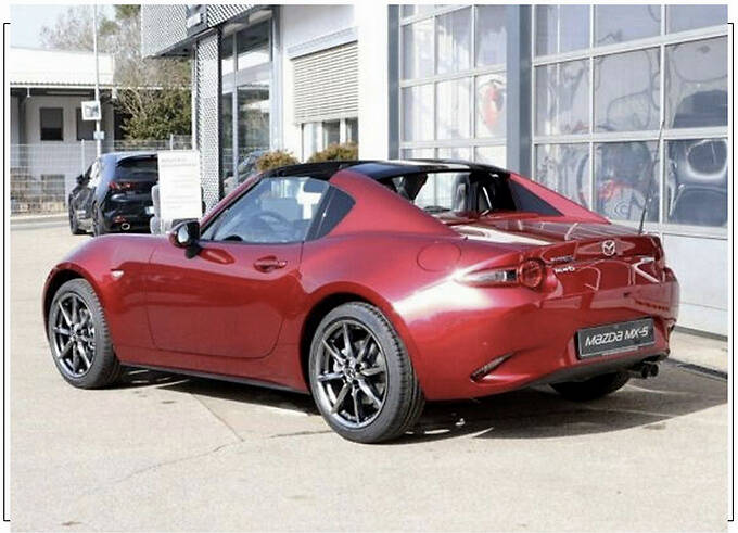 马自达mx-5实拍曝光,硬顶敞篷设计,搭2.0l发动机 6速手动变速箱