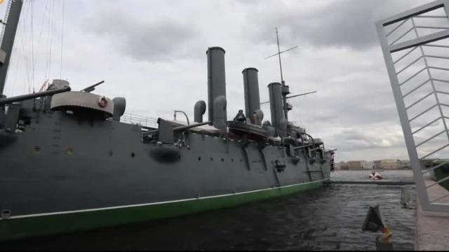 阿芙乐尔号巡洋舰在十月革命中的经历也引发了人们不少争议