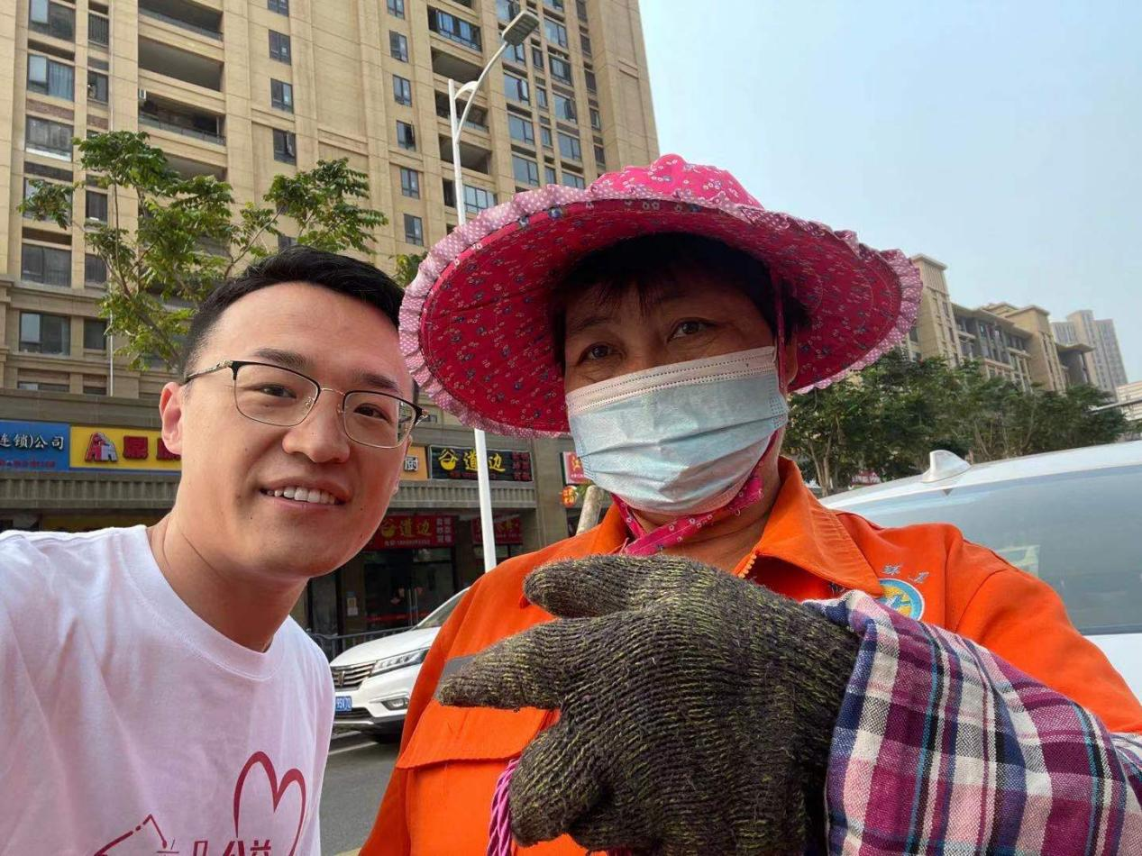 席铁铸——为公益事业献爱心