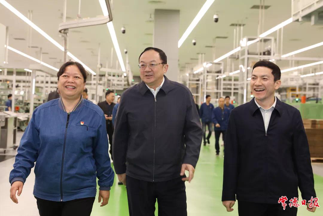 杨懿文在常德卷烟厂,常德高新区和常德经开区调研时指出:要让以项目论