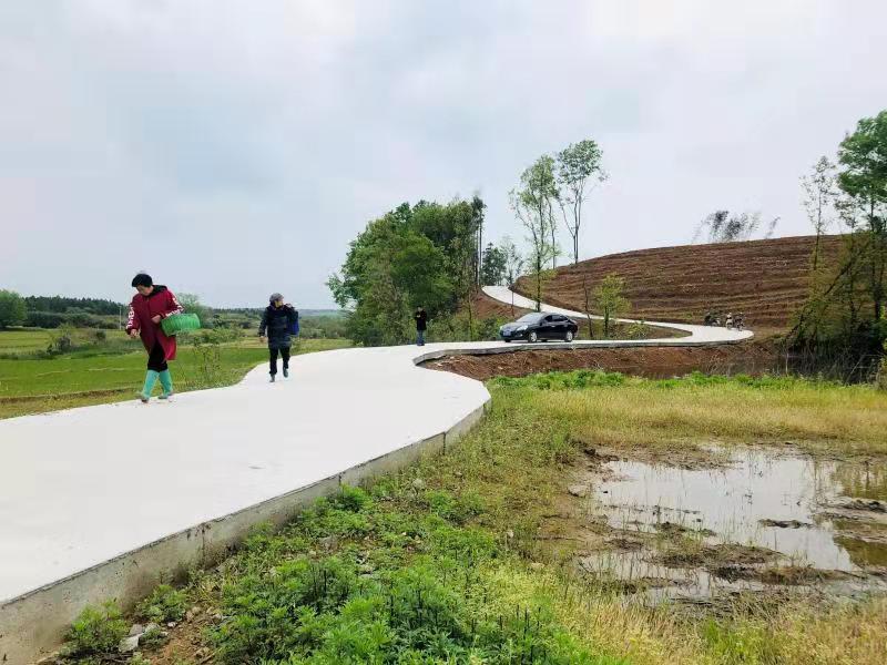 怀宁县雷埠乡:山区修通致富路(图)