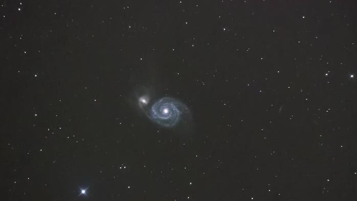 真实的夜空!这就是望远镜中的北斗七星和漩涡星系,美丽动人
