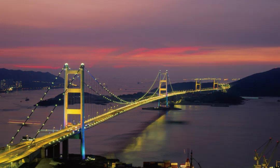 自1997年通车以来,青马大桥一直是旅游打卡的热门景点.