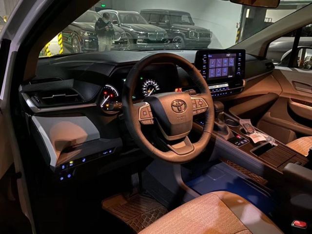 2021款丰田塞纳mpv 港口现车优惠到底