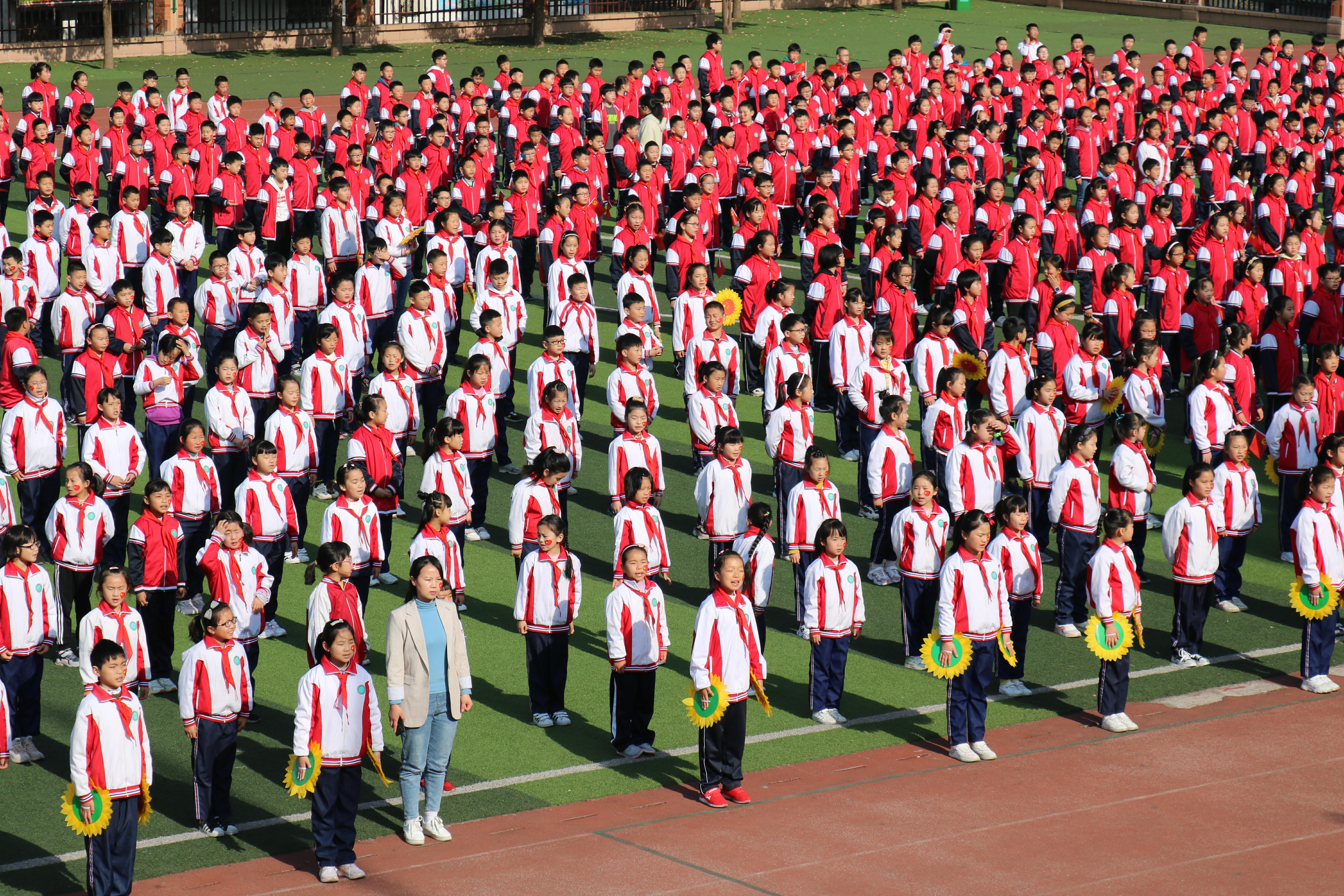 首首红歌润童心颗颗童心颂党恩巢湖市城北小学举行光辉百年红歌献党唱