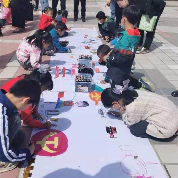 建党100周年贺卡图片,小学生给党的贺卡图片 社区还在现场为每一位党员及小朋友送去独家订制的建党一百周年贺卡.