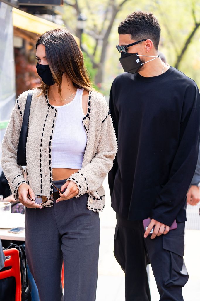 肯达尔·詹娜(kendall jenner)与球星男友德文·布克(devin booker)