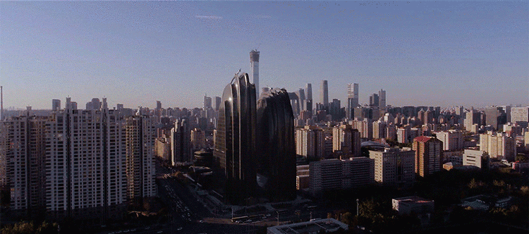 建筑群高低错落仿佛山峦叠嶂,借用古典园林的