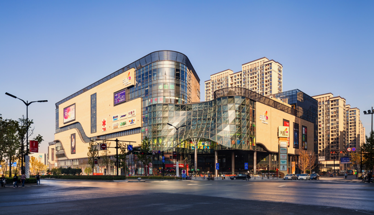 其中,龙湖天街已经成为杭州认可度最高的商业超级ip之一.