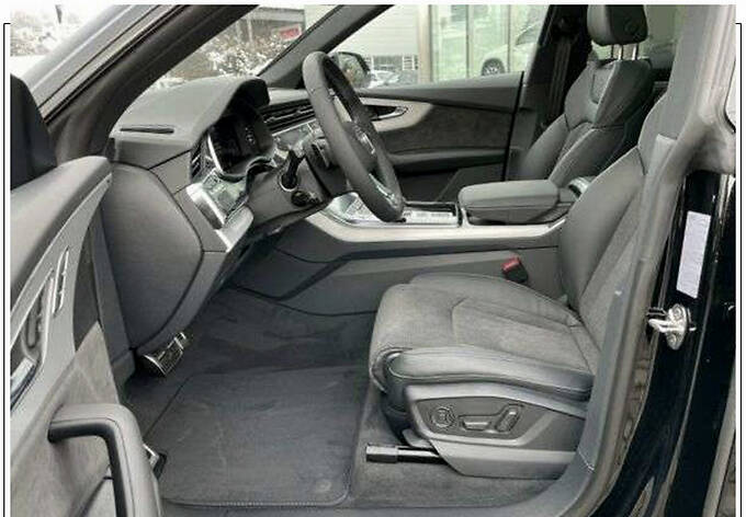 汽车>全媒体>正文> 与奥迪多款车型一样,新车前排配备了液晶数字仪表