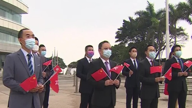 香港各界青少年活动委员会举行升旗活动 霍启刚,陈仲尼等出席