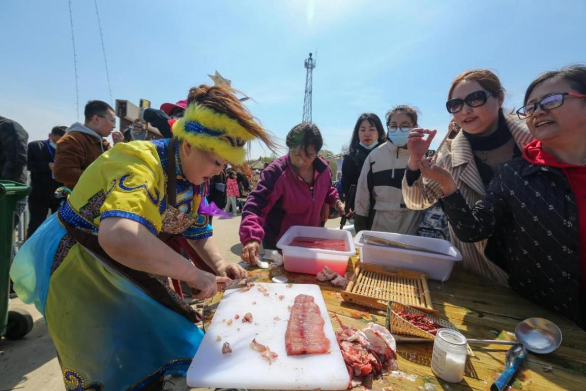 "渔歌声声,唤醒悠远民族记忆"饶河县赫哲族第九届乌苏里江开江民俗