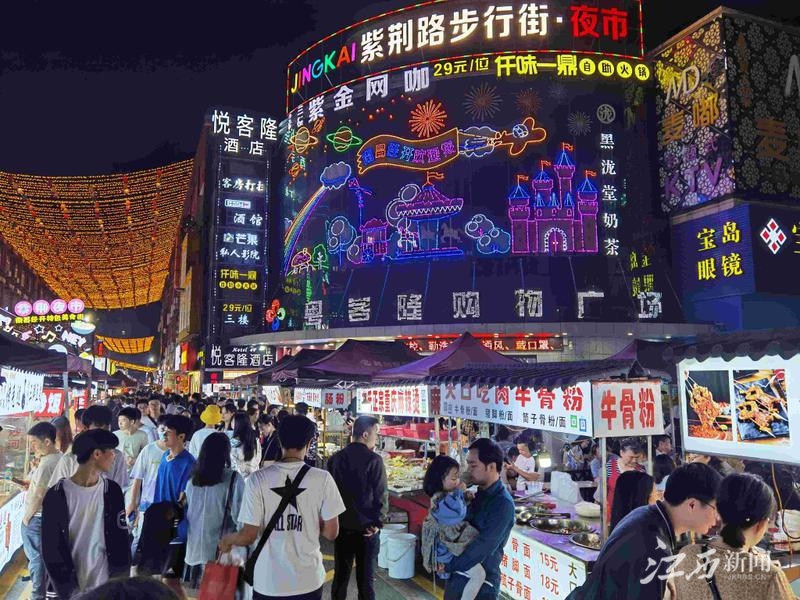 南昌经开区紫荆夜市"夜经济"火爆(图)