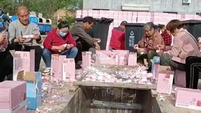 央视粉丝为打投偶像而倒奶商家平台难辞其咎