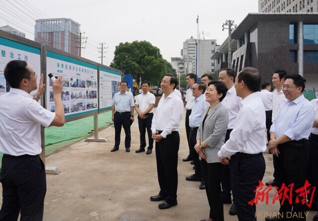 (5月13日下午,省委书记,省人大常委会主任许达哲在长沙考察中南大学