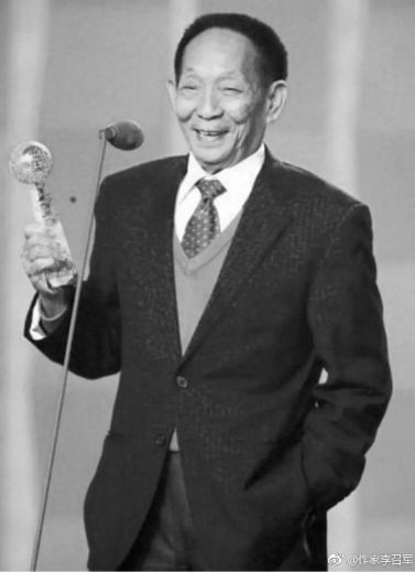 悲痛袁隆平逝世无双国士化成了光照亮人类前行的路