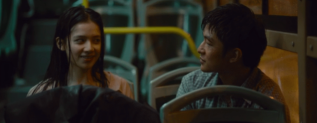 两个人没有说破那种尴尬和为难,紧紧拥抱一下,然后互相扯皮开玩笑.