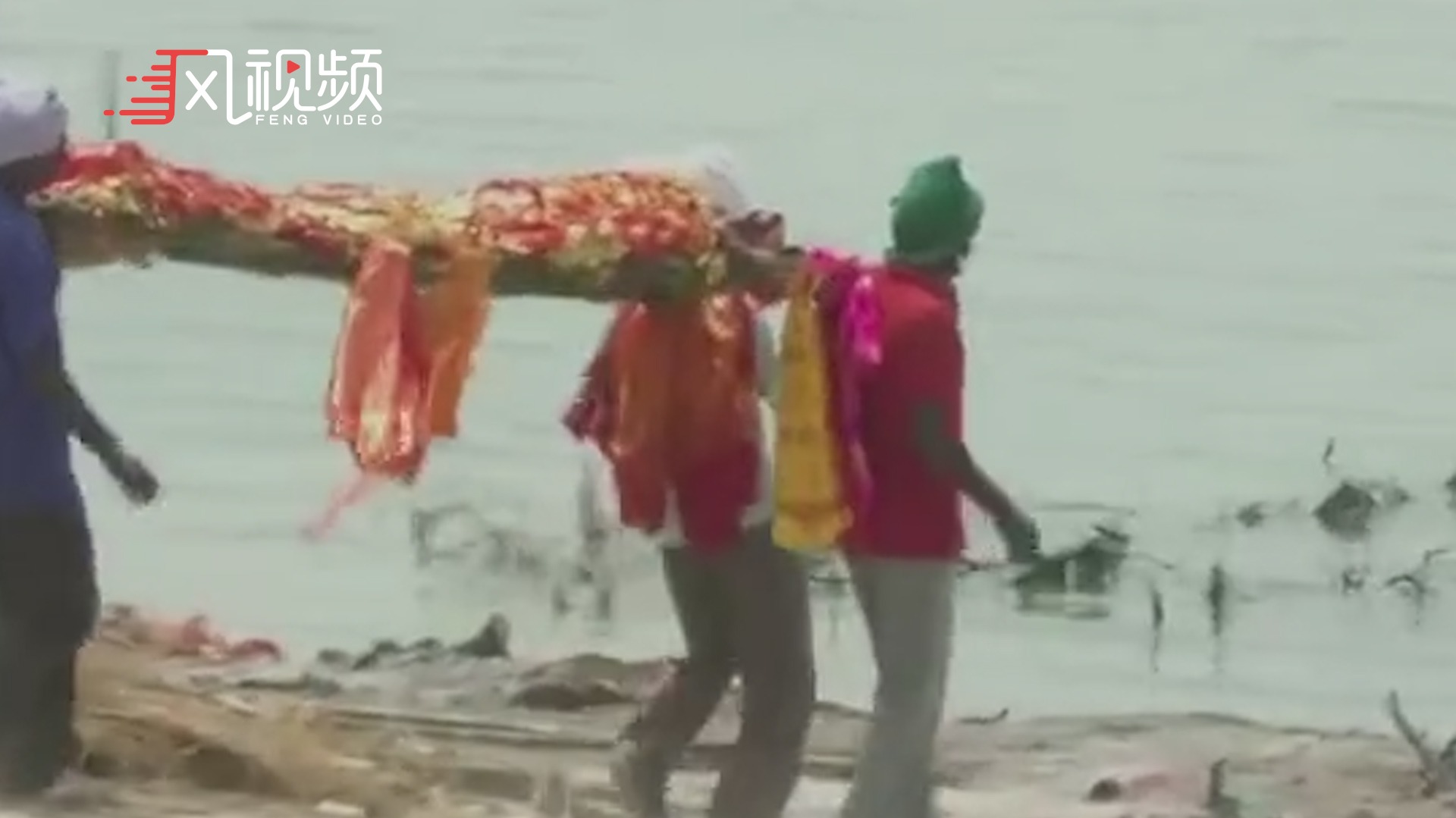 印度恒河浮尸中发现新冠病亡者,当地鱼市受影响销量惨淡