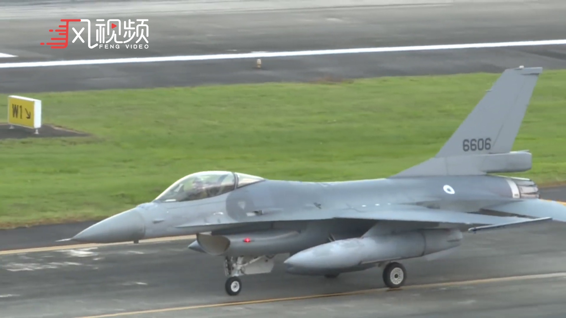 台媒台空军4架f16战机抹掉涂装凌晨秘密飞往美国