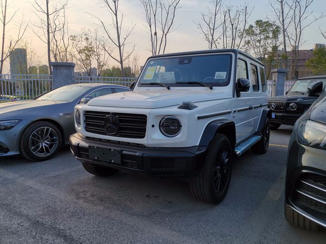 全新奔驰g500v8落地价格 天津港报价