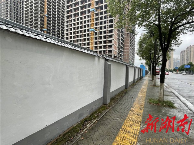 长沙市规范管理工地施工围挡 6月30日前所有围挡统一风格