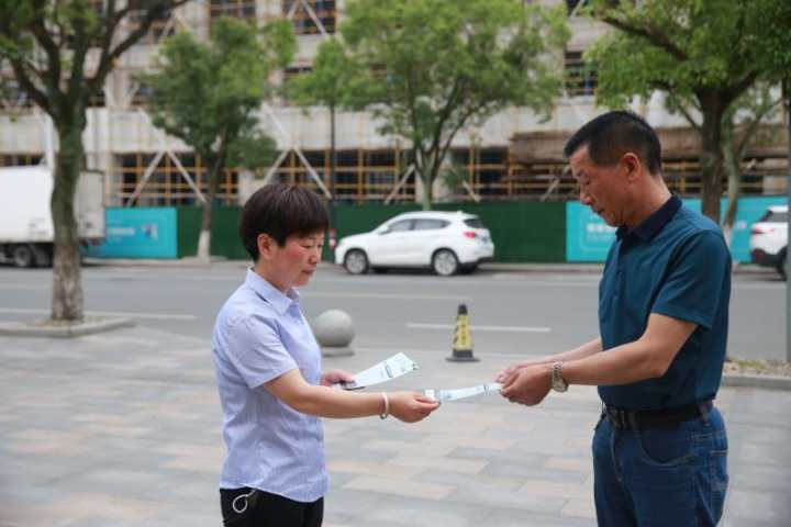 宁海西店便民服务中心主任王颖燕:要让农村百姓也尽享优质服务__凤凰