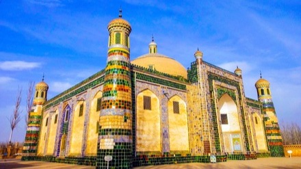 艾提尕尔清真寺大约有31个少数民族都会来这里朝拜