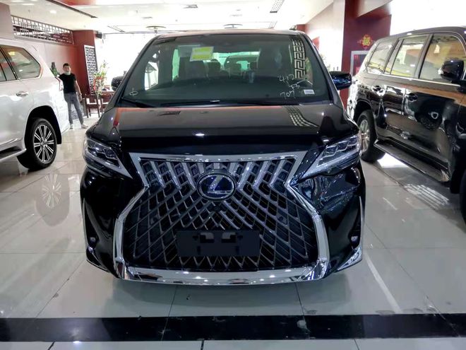 2021款雷克萨斯lm300现车直降10万