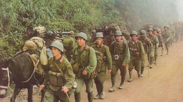 在对越自卫反击战中,为什么解放军战士们看到水却不敢喝?