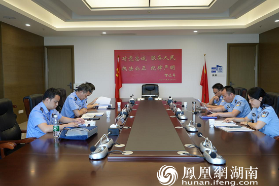 湖南>新闻资讯>正文>龚爱华一行首先到玉霞派出所实地检查值班备勤