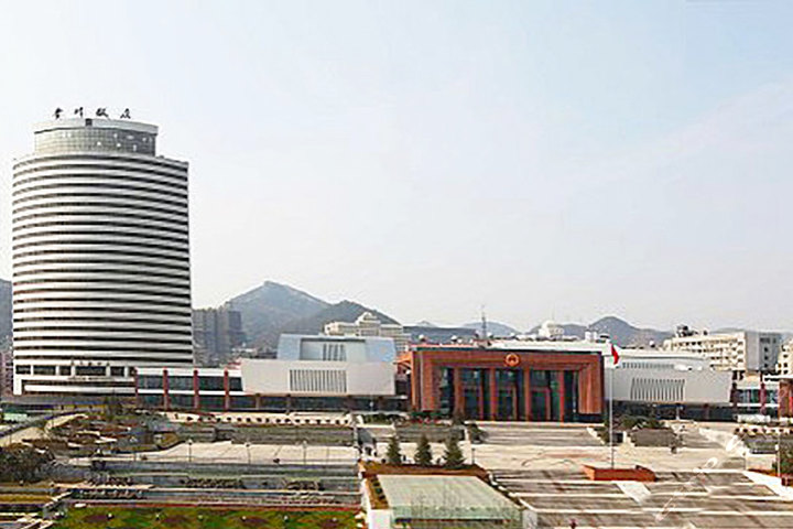 30年来,贵州饭店的外观一直没怎么变,即使是在如今高楼林立的北京路