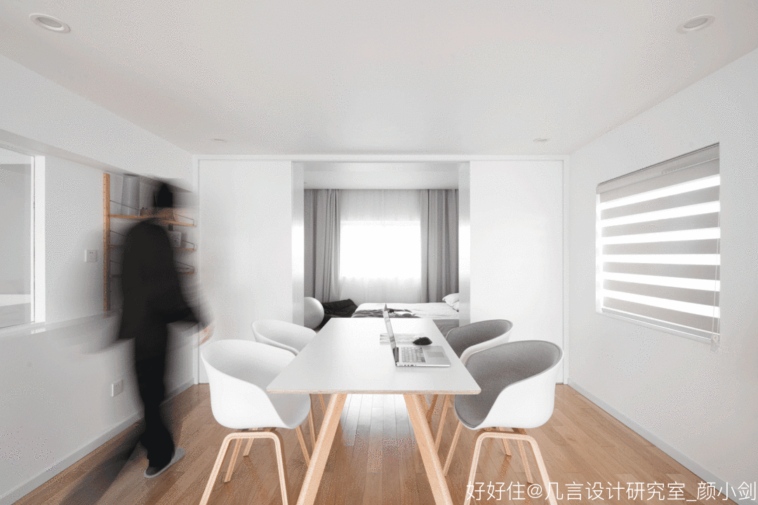 家居></p></a>家居资讯>装修案例>正文> 卧室还有扇隐形门 藏在楼梯另一侧