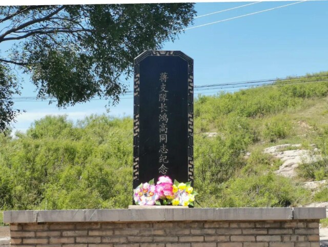 位于山西省晋中市昔阳县闫庄乡陈村的蒋鸿高烈士纪念碑(6月19日摄).