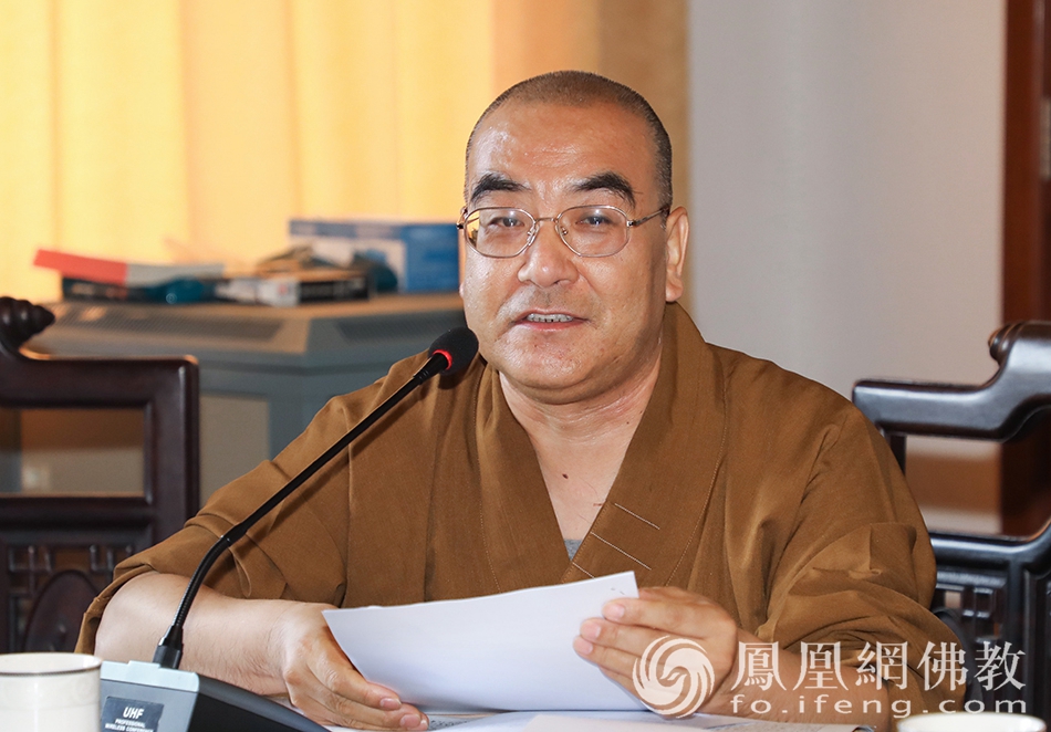 妙航法师发言(图片来源:凤凰网佛教 摄影:普陀山佛教协会)