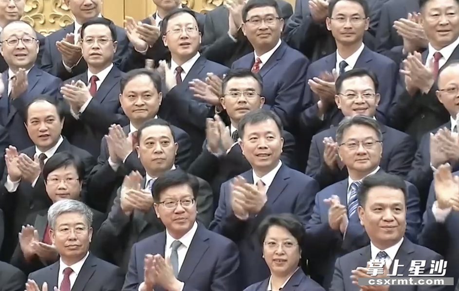 沈裕谋获评全国优秀县委书记 在人民大会堂接受现场表彰