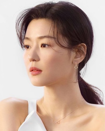 日网"30岁以上韩国女星人气排行"结果出炉 《金秘书》