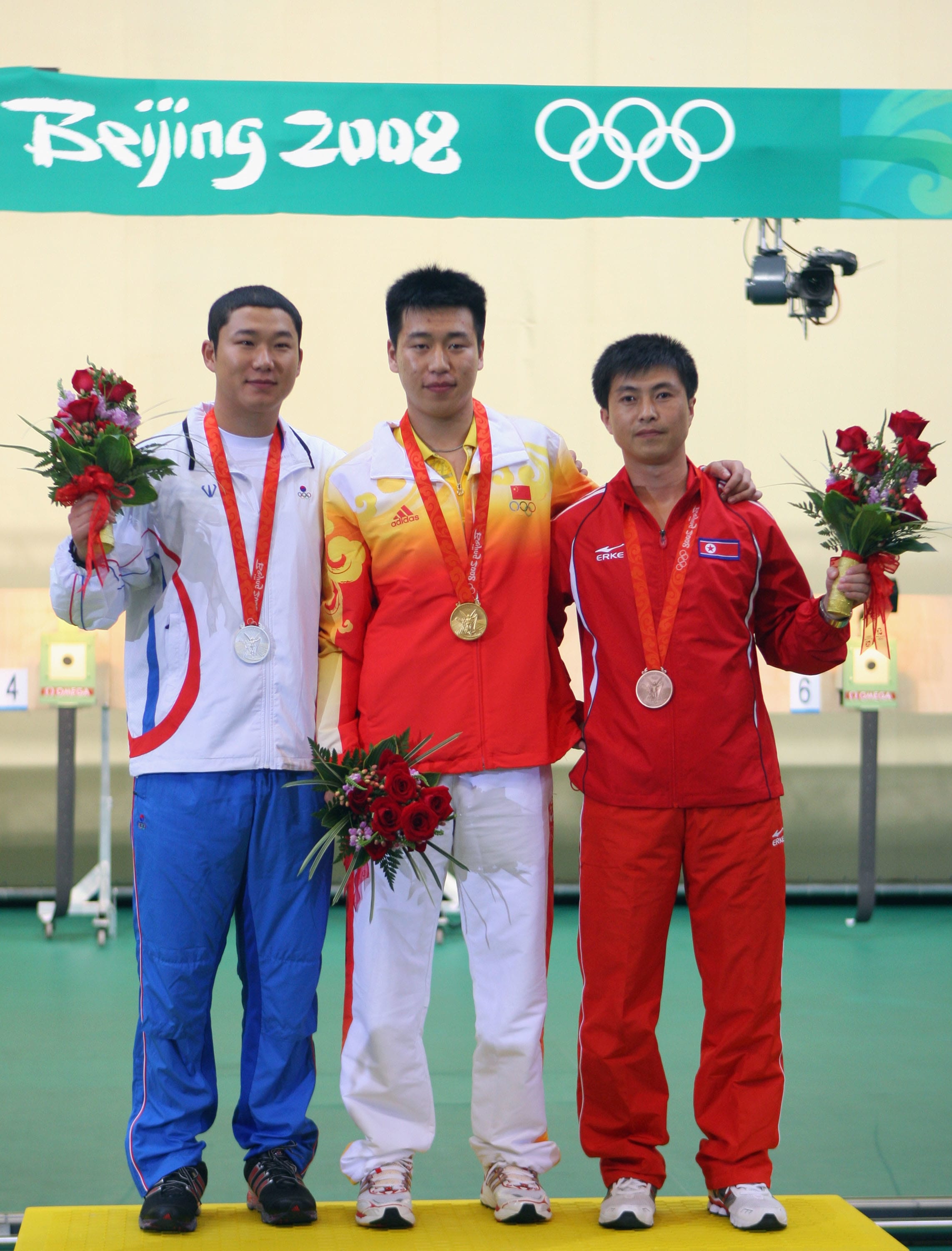 2008年奥运会,庞伟首战大捷,站上最高领奖台