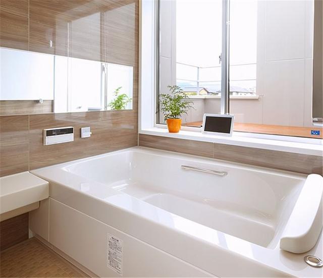 二,家家必备的浴缸基本上来说,它可以操控的有通风换气,除湿,加热