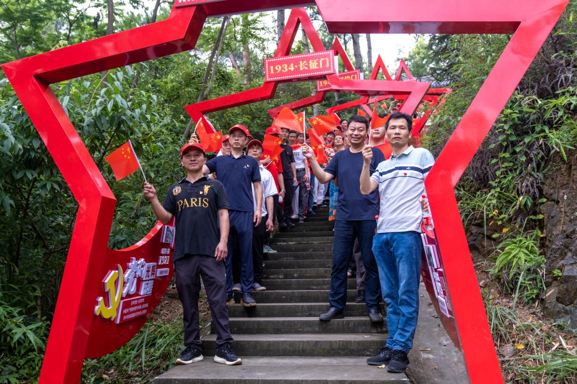 东钱湖首个村级新时代红色党建主题公园开园了!