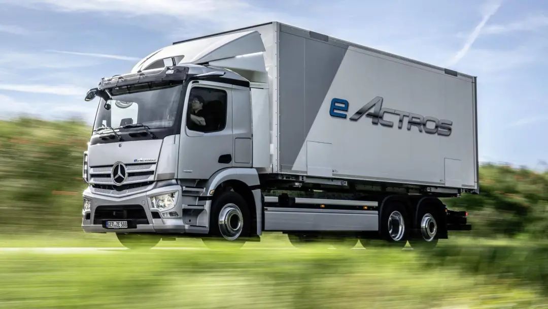 奔驰发布首款电动卡车 "司机友好型卡车"上线