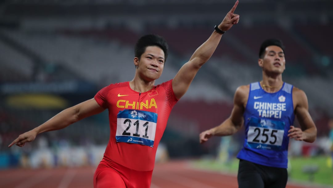 中国飞人苏炳添庆祝2018年雅加达亚运会百米夺冠,他是男子100米亚洲