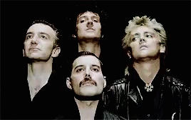 根据公司的财务文件显示,queen productions ltd的所有者在过去三年