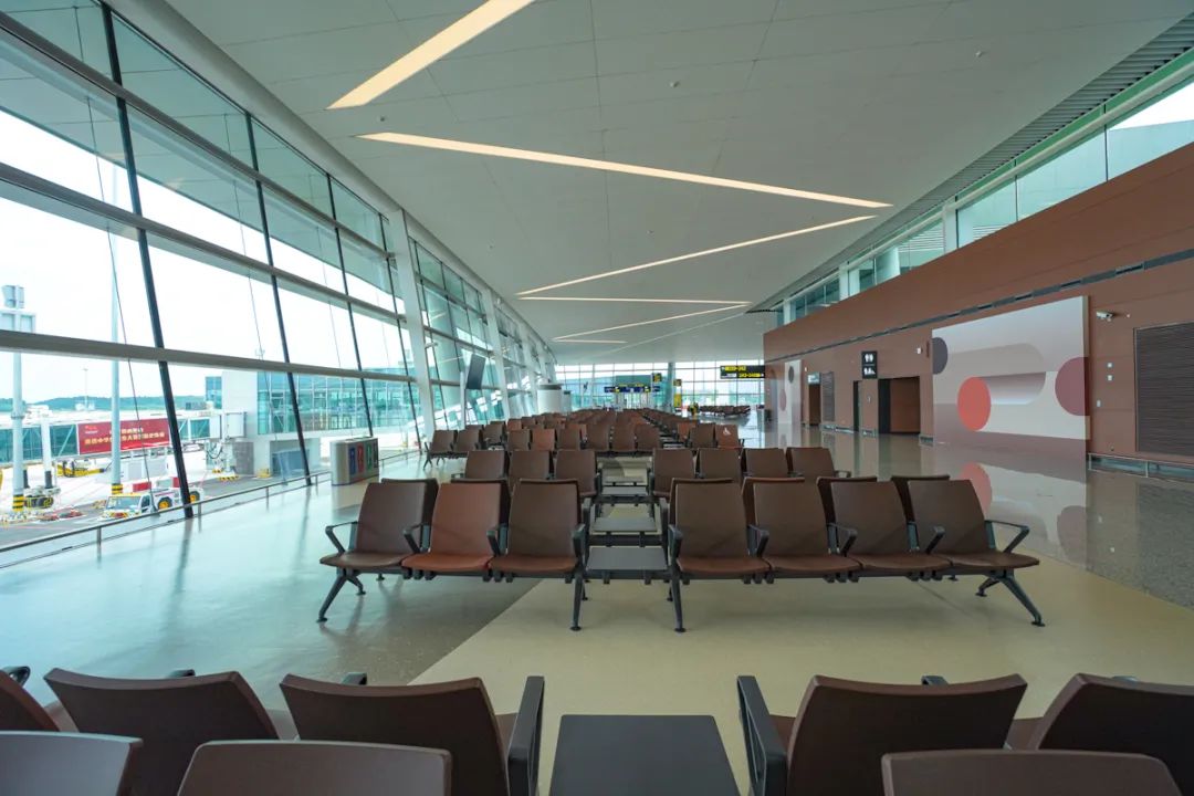 天府机场首飞体验:它超越大兴机场了吗?