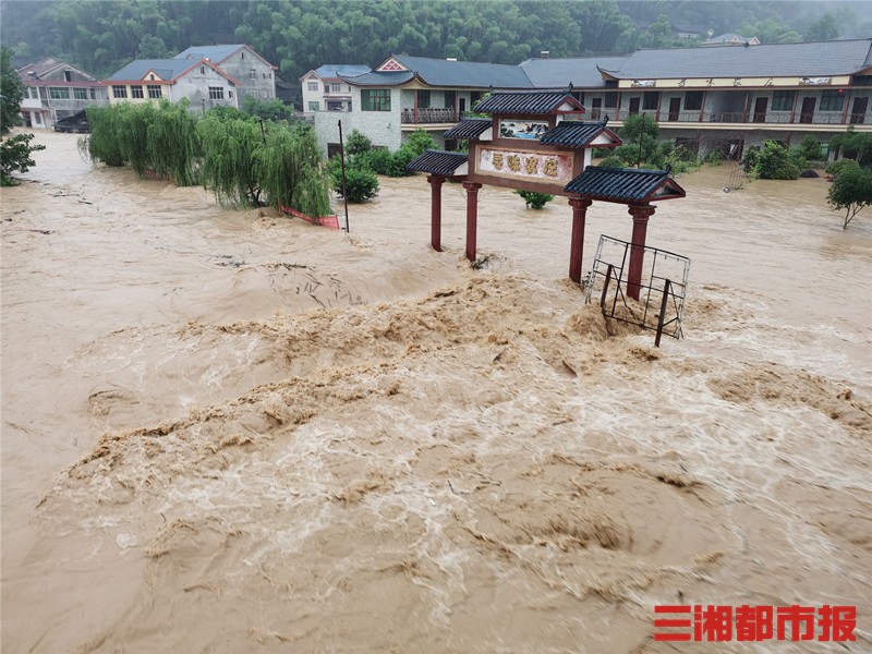 我们来了就不会有危险湖南暴雨洪水中的暖心橙