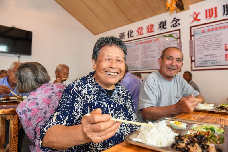 丰城建成551家幸福食堂 惠及老人7500余名(图)凤凰网江西_凤凰网