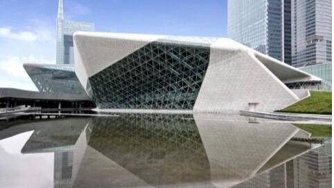 扎哈设计出来的广州歌剧院相比其他剧院有何特别之处