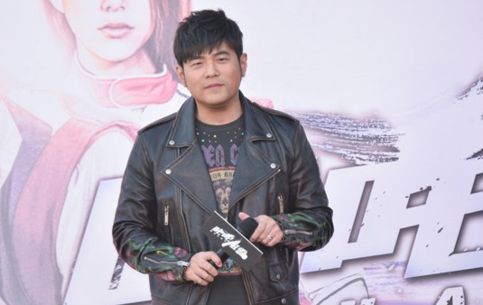 周杰伦通过动态晒出截图,有一个名为"jaychou6466"的账号和周杰伦