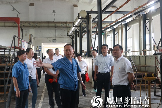 常德市总工会走进车间送清凉听劳模讲初心故事