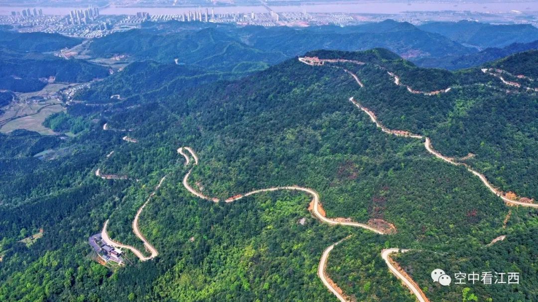 航拍江西省吉安市吉水县大东山.田俊 摄